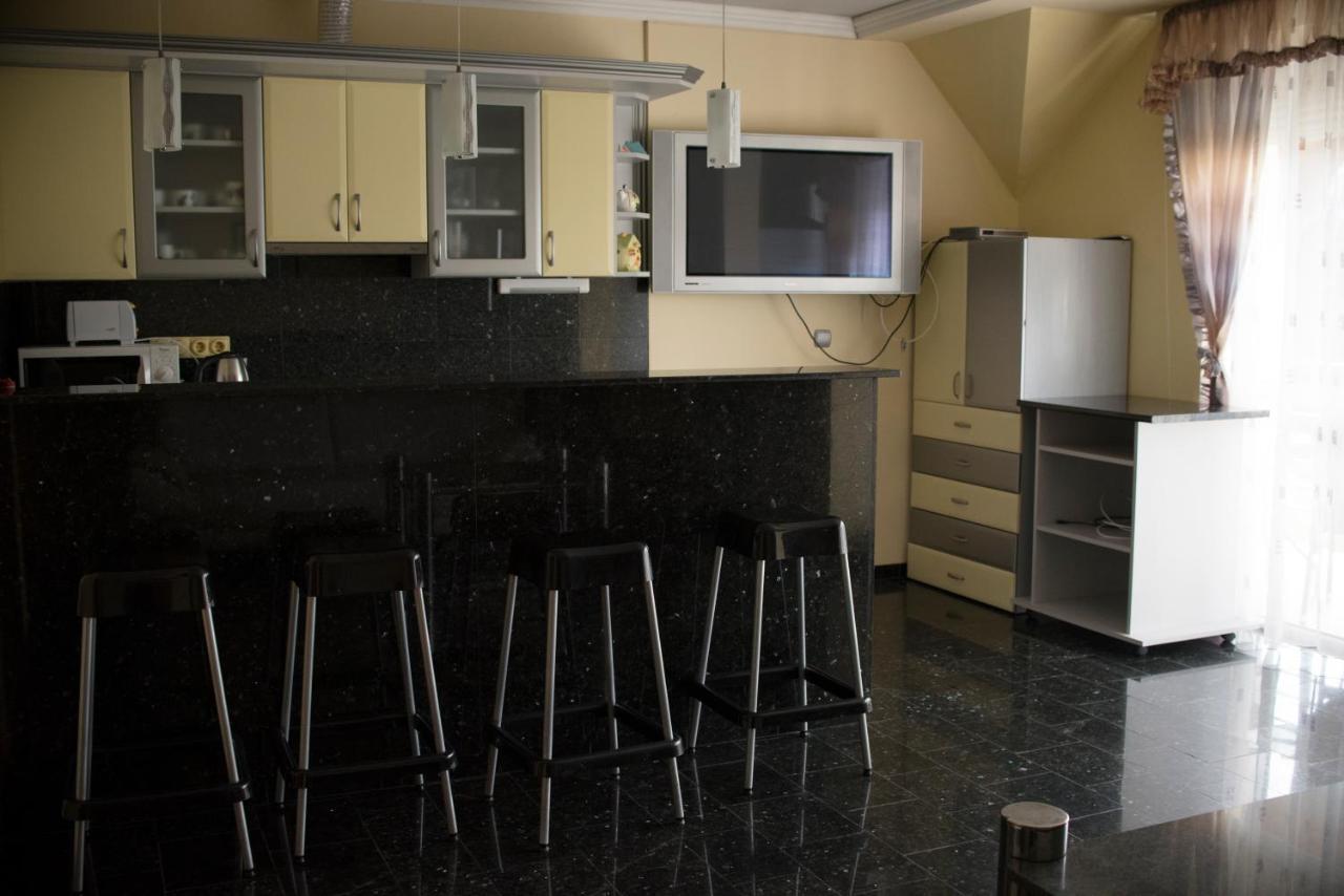 Hôtel Wolf Apartman101, Wolf Apartman 102 à Sárvár Extérieur photo